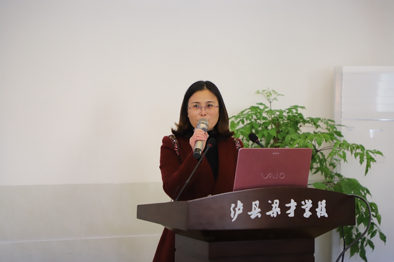 主持人:泸县二中外国语实验学校副校长王乾平